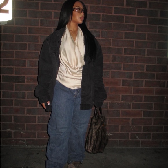 Meet your Posher, Jade - Picture 3 of 7